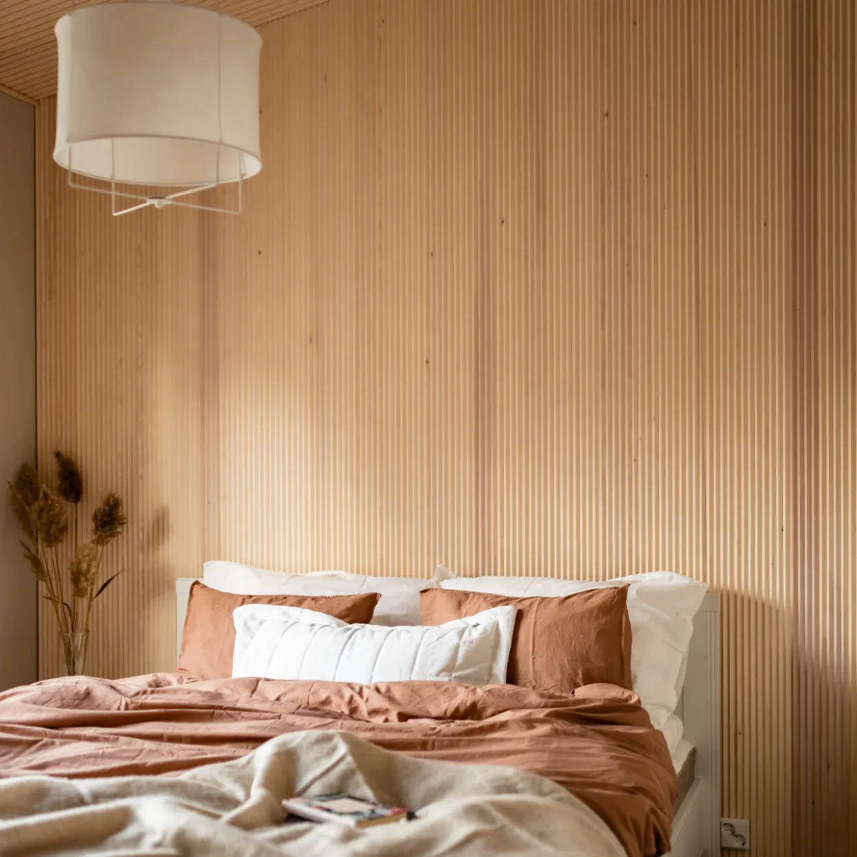 Dyyni-paneeli Cent 15x90x2400, Mänty, Valkolakattu