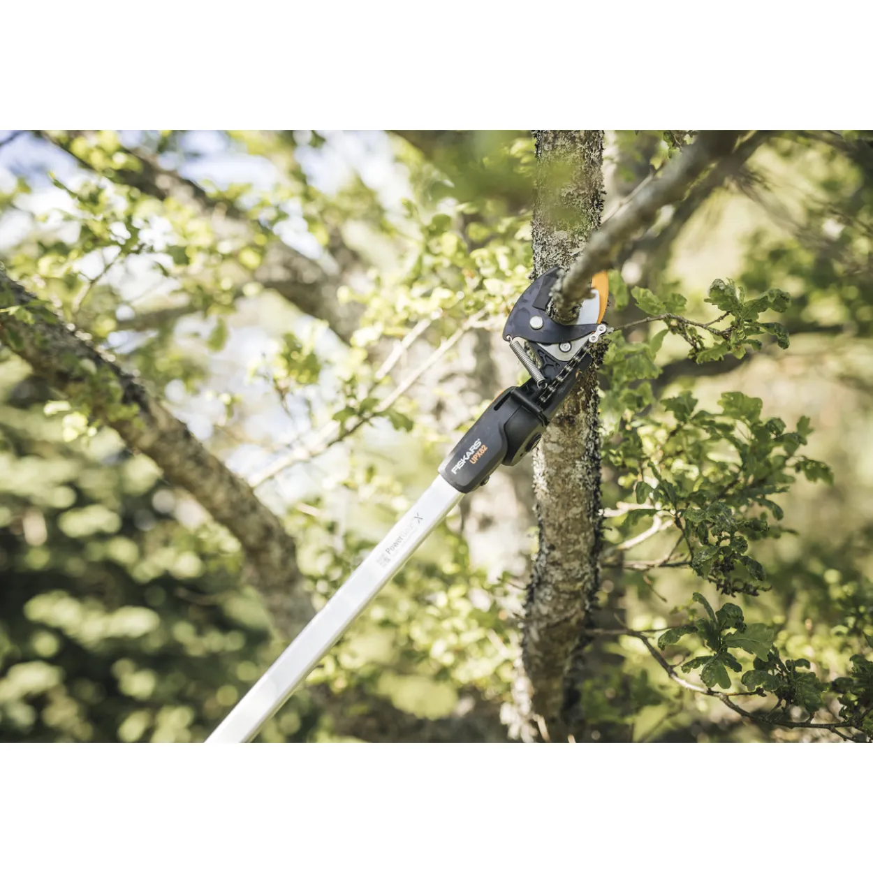 Puutarhan monitoimileikkuri Fiskars PowerGear™X UPX82